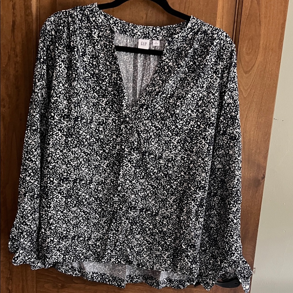 GAP Blue and White Speckled V-Neck Blouse